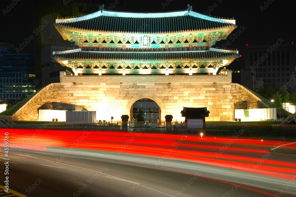 Obraz premium Seoul East Gate at night
