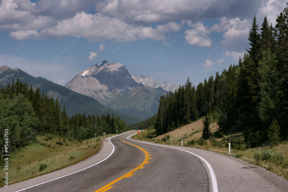 Fototapeta premium Mountain road in Canada
