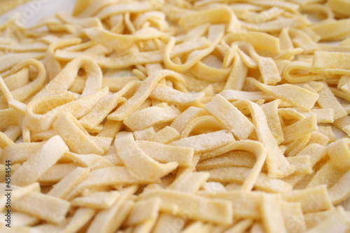 pasta fresca fatta in casa tagliatelle