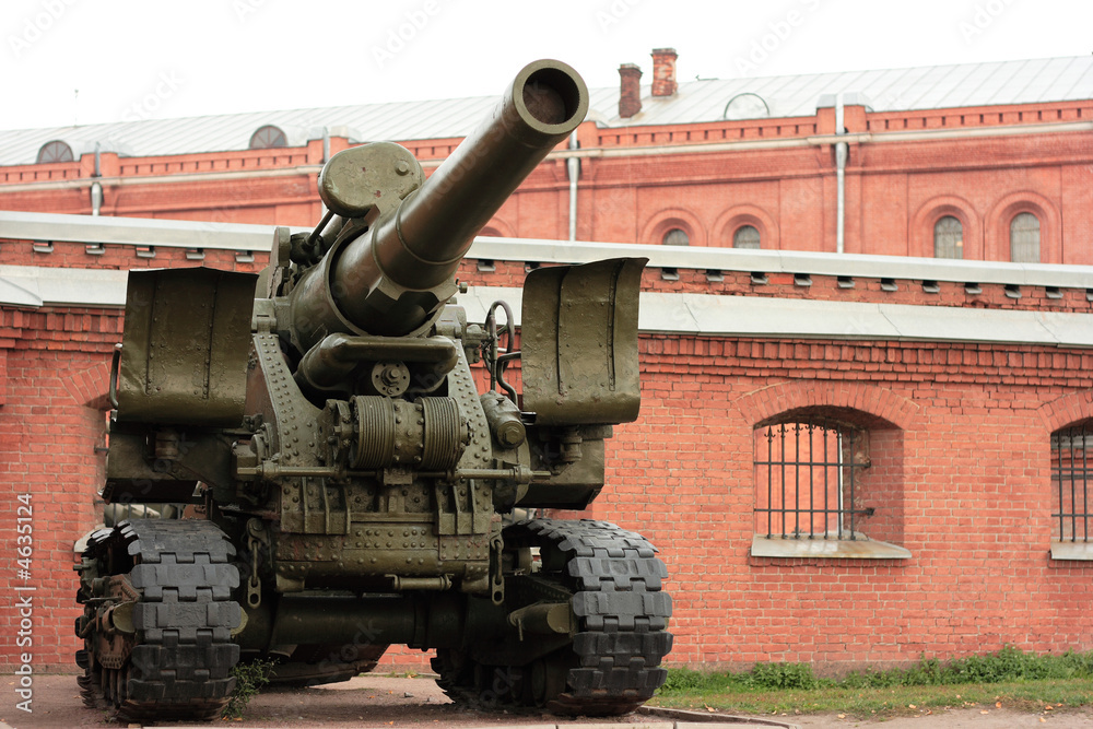 Fototapeta premium track-type howitzer