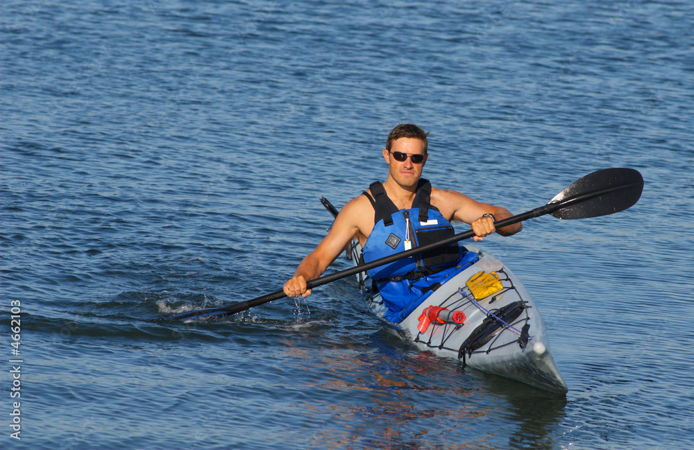 Obraz premium Athletic man showing off his mastery of kayaking