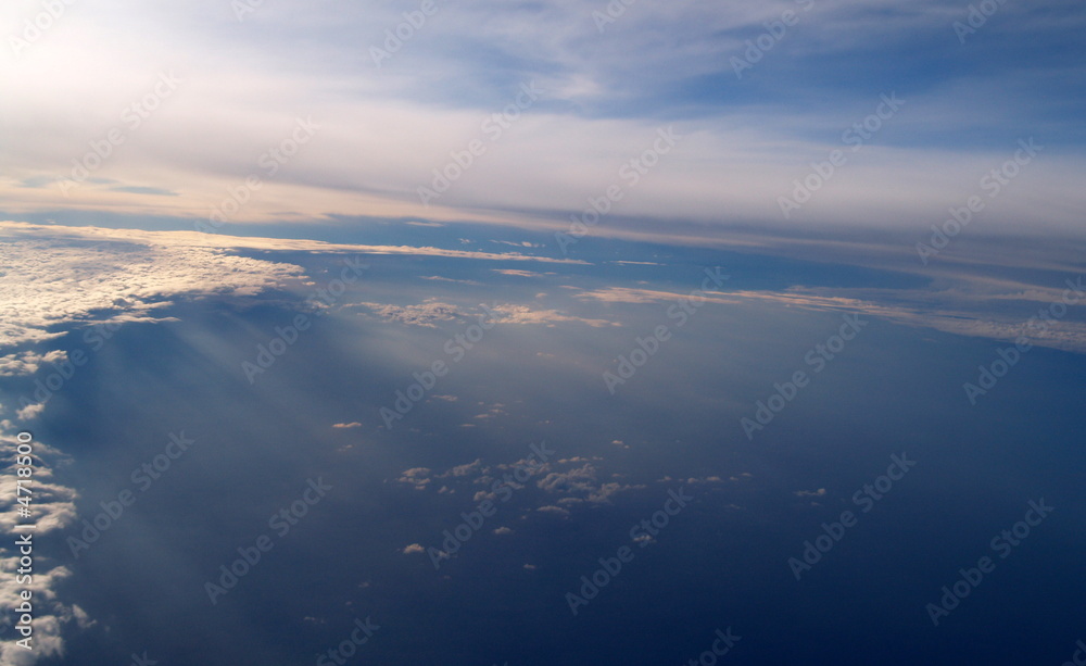 Fototapeta premium coucher de soleil au dessus des nuages