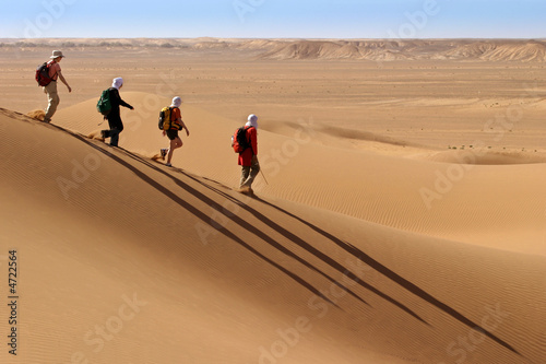 randonneurs dans le désert