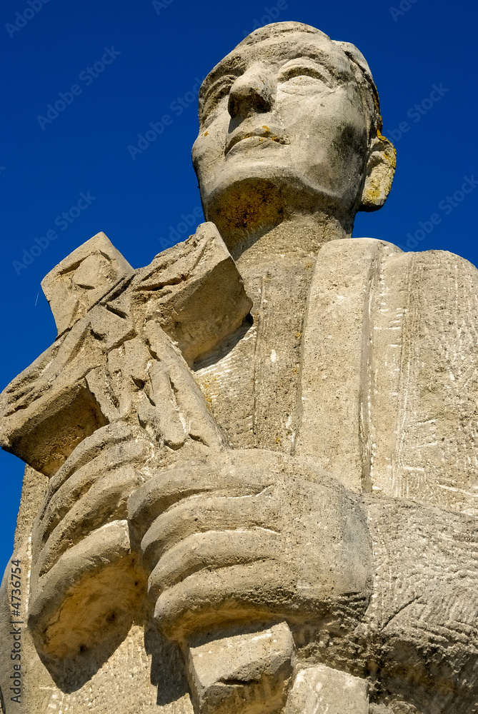 Fototapeta premium Statue eines Priesters no.1