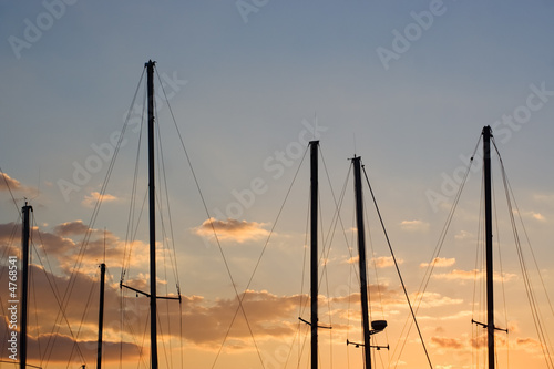 Fotografie yacht masts at sunset