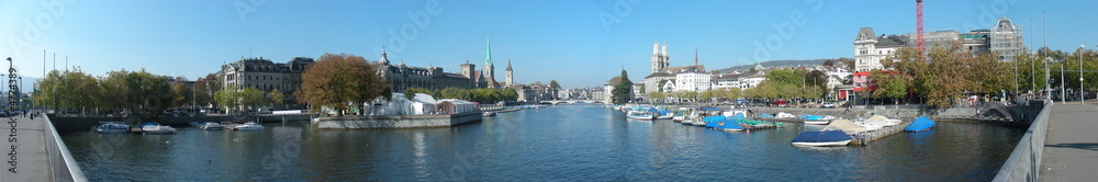 Stadt Zürich Panorama mit Sicht auf Limmat