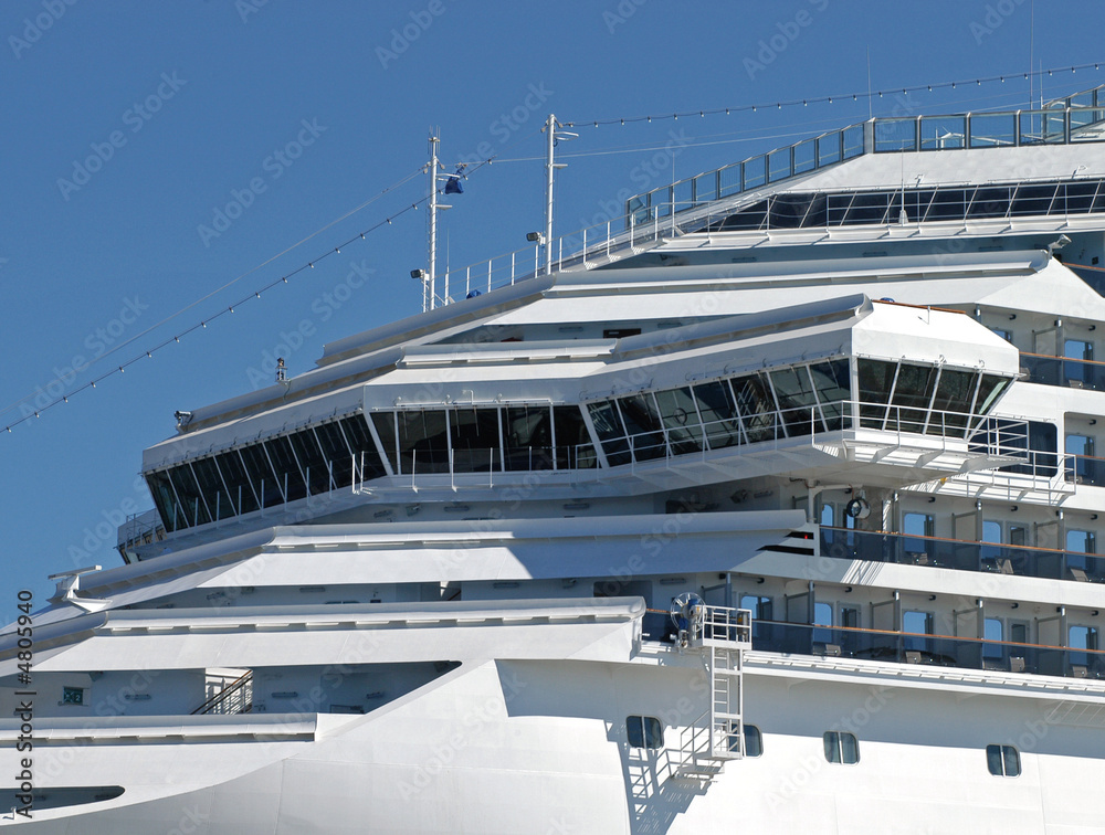 Naklejka premium nave struttura ponte