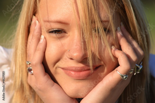 Foto Smiling beautiful young woman