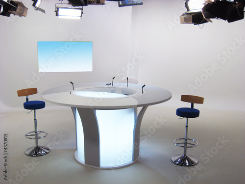 studio journal tv blanc 2