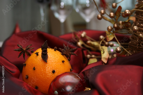 Obraz na płótnie christmas decorated orange on a beautiful table w salonie