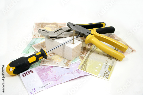 Outils de bricolage sur euros photo