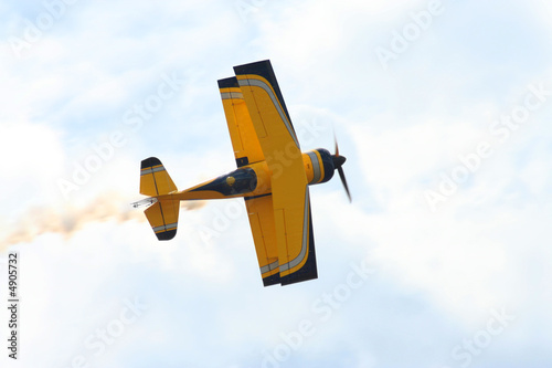 Obraz na płótnie Small acrobatic plane at the airshow w salonie
