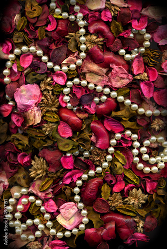 Dried flowers Leaves   Pearls