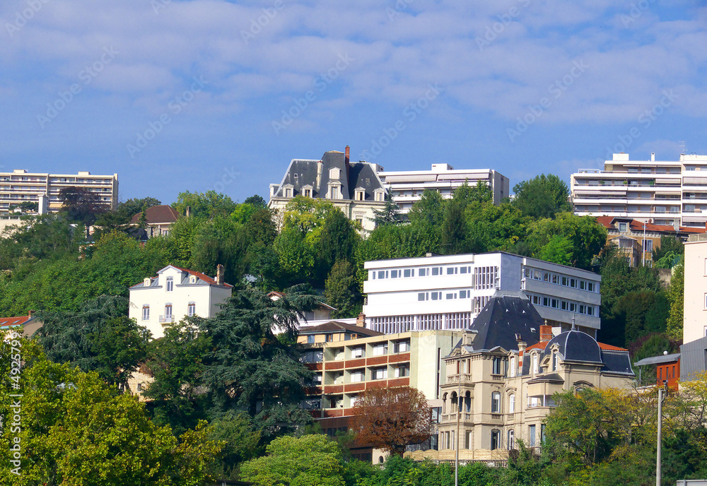 Obraz premium Immeubles sur des collines, Lyon, France
