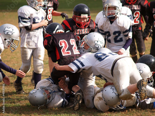 Football players tackling 