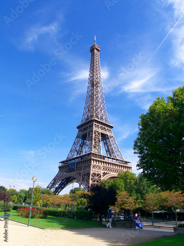 Tour Eiffel et jardin public, Paris, France © Bruno Bleu