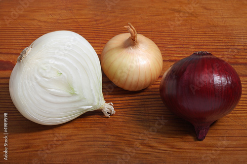 Onions of three colours