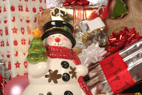 snowman and gifts, wraps