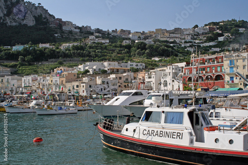 Boot der Carabinieri im Hafen von Capri