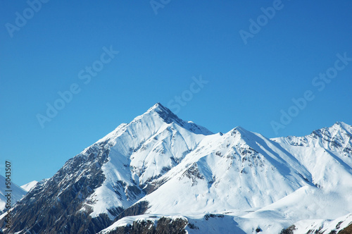 High mountains under snow in the winter © Elnur