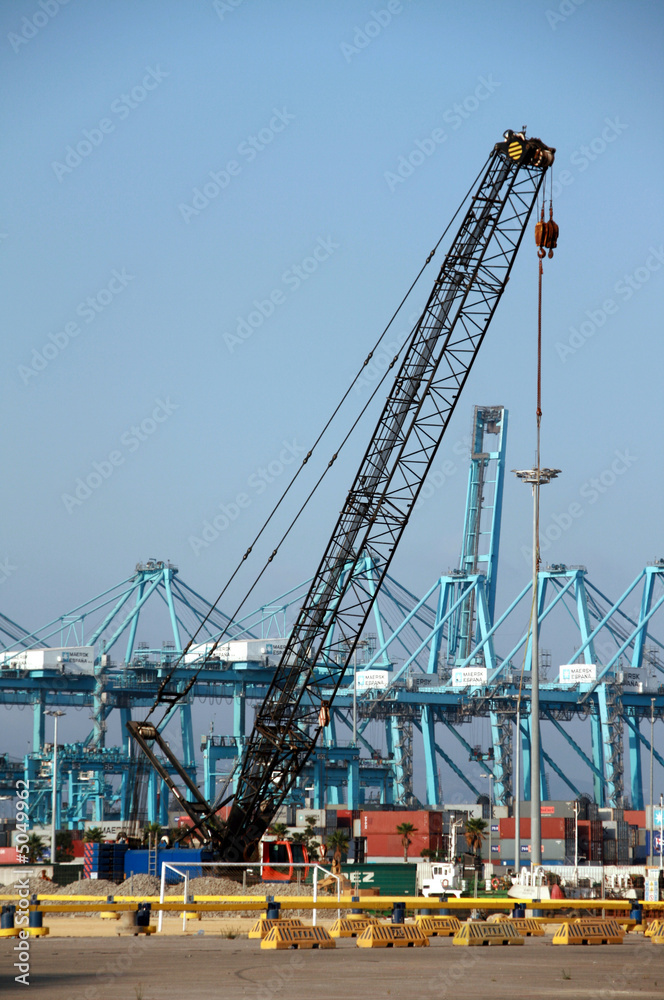 grue chantier naval