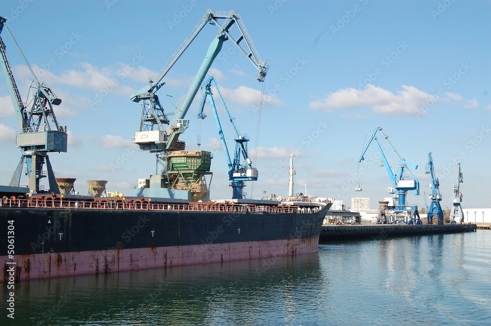 cargo et dock à Lorient