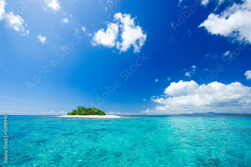 Fototapeta Naklejka Na Ścianę i Meble -  Tropical island vacation paradise