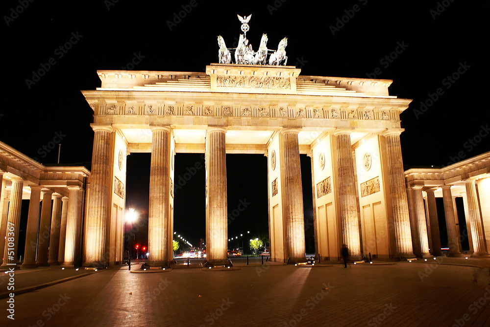 Obraz premium Night picture at Brandenburger Tor