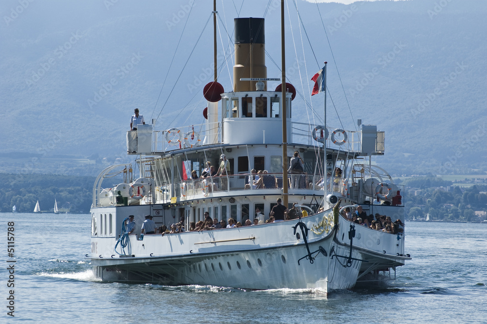 Naklejka premium Bateau navette - Lac léman