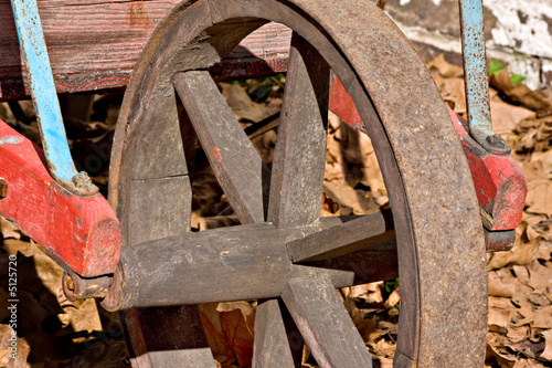 Slika na platnu Old wheelbarrow wheel