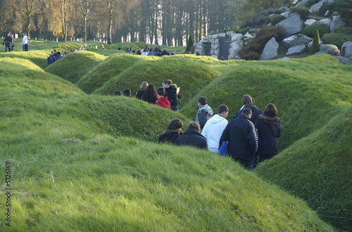 Visite scolaire dans un tranchée de la bataille de la Somme photo