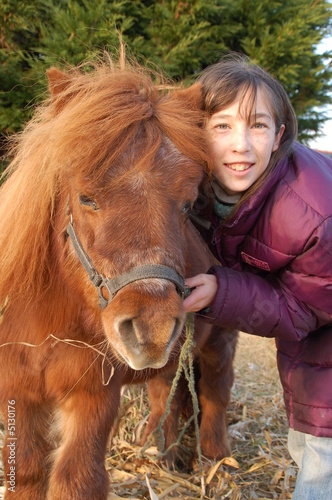 fillette et son poney