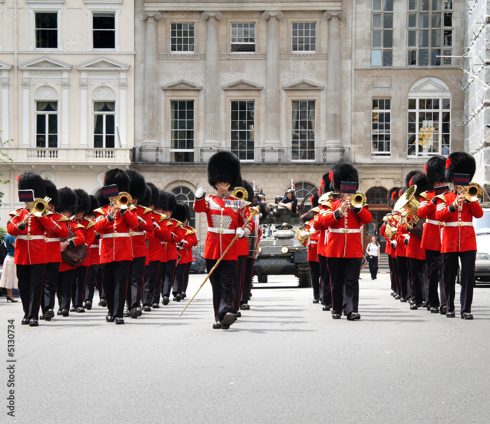 Naklejka premium Coldstream Guards Marching in London