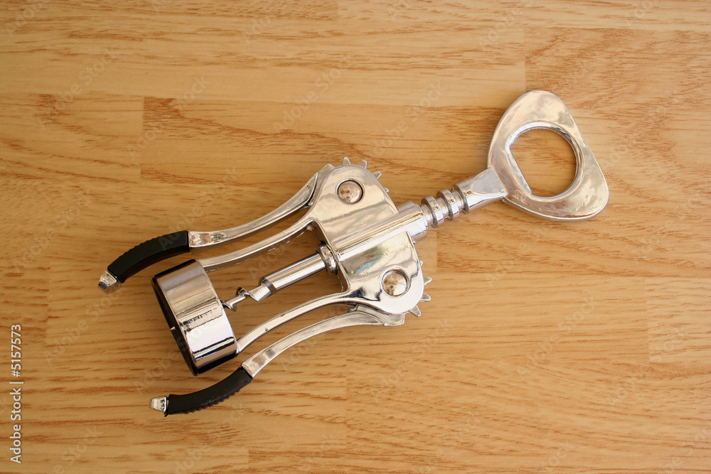 Obraz premium Corkscrew on a wooden table