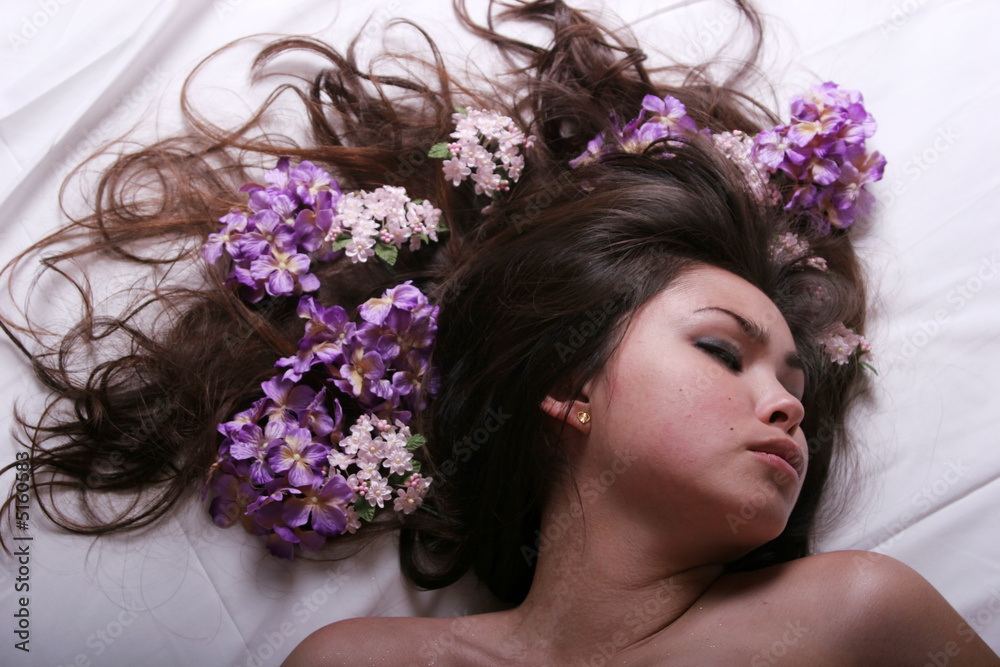 Naklejka premium Pretty woman with flowers
