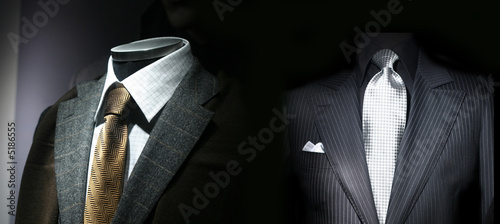 Fotografija Veste, cravate et costume masculin dans une boutique