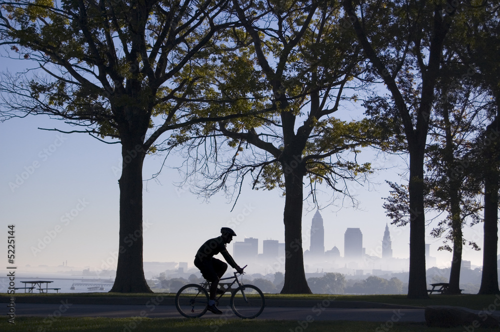 Naklejka premium Cyclist Silohuette Cleveland