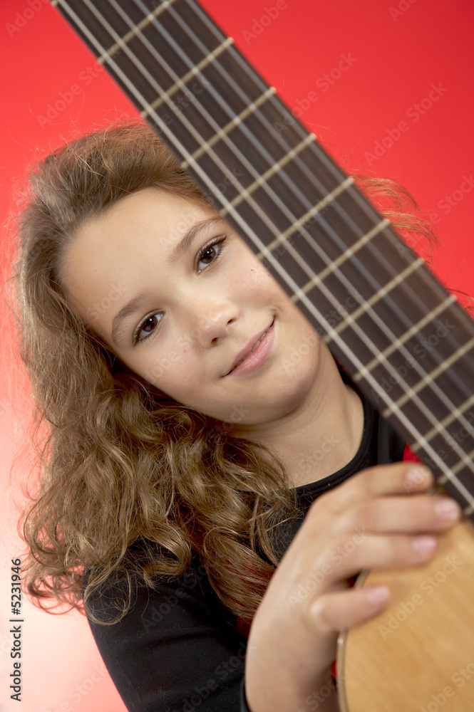 Fototapeta premium mädchen mit gitarre
