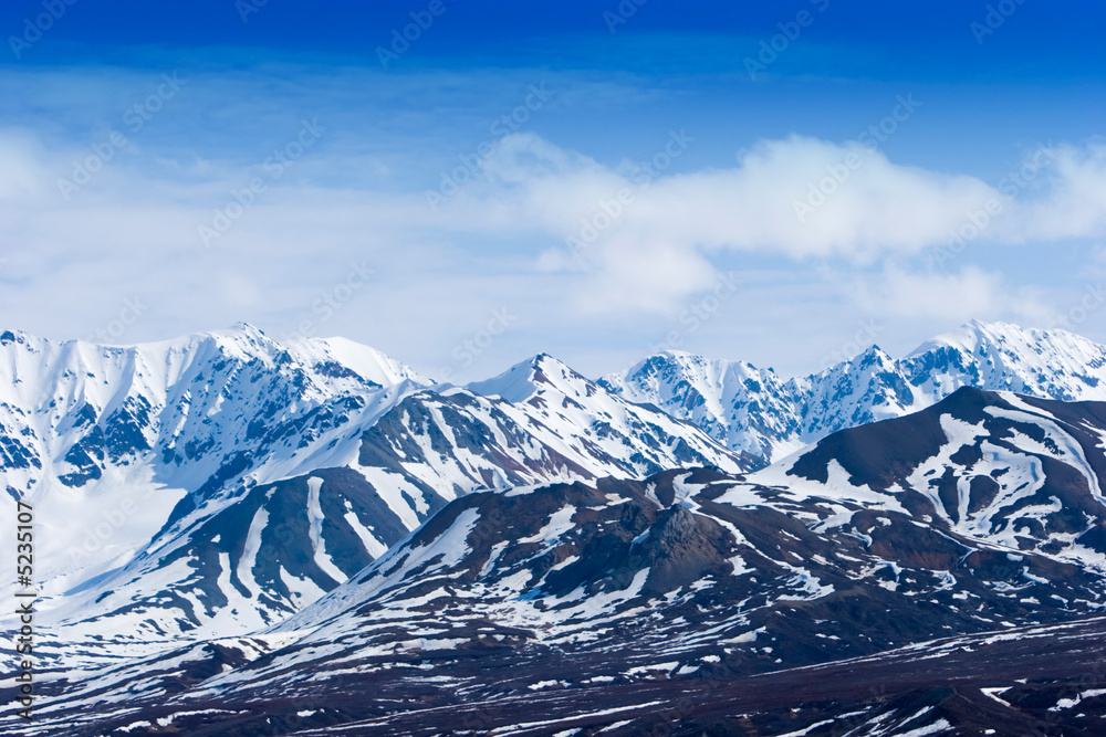 Obraz premium Snowy mountain peaks