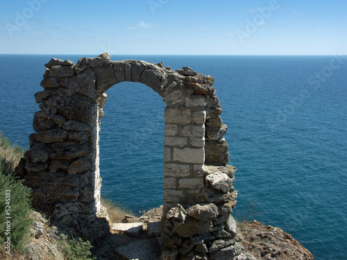 Ruins of an ancient stone arch (Kaliakra - Bulgaria)