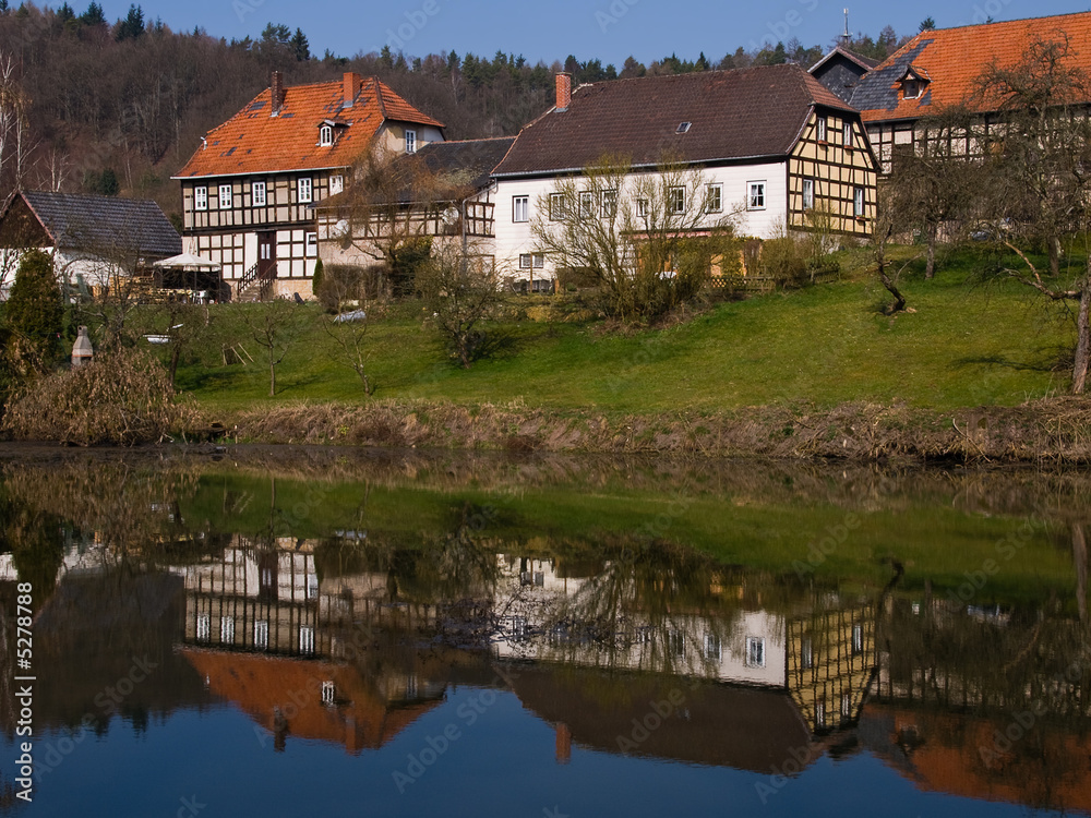 Obraz premium Fachwerkhäuser am See