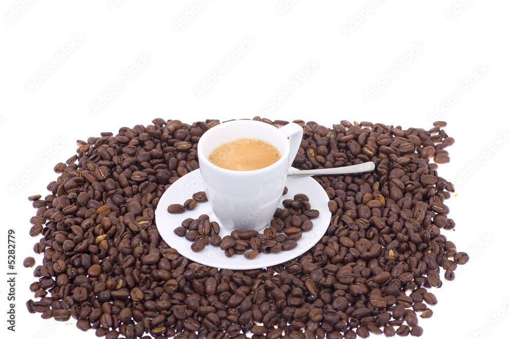 Naklejka premium Espresso mit Espressobohnen