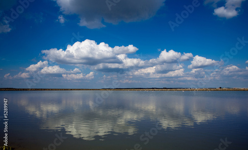Fototapeta Naklejka Na Ścianę i Meble -  Cielo azul nubes blancas