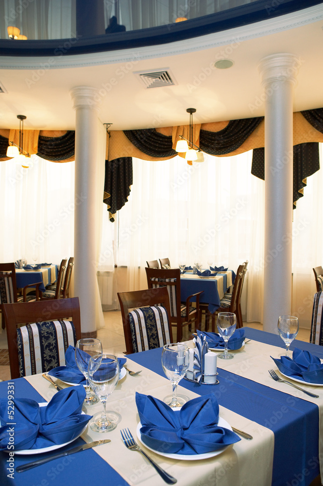 restaurant with a mirror ceiling