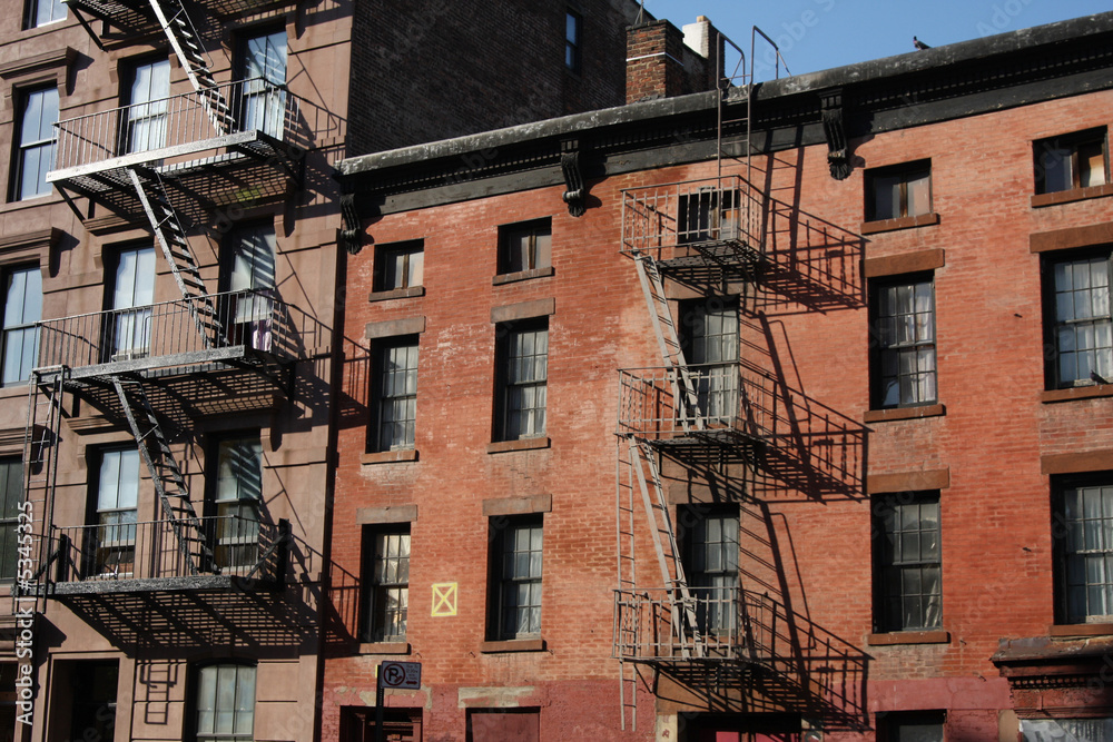 Fototapeta premium apartemnt building in new york