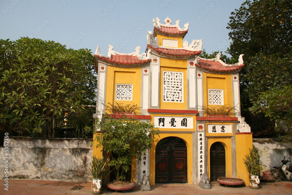 Gate to Dien Huu pagoda in Hanoi