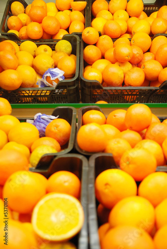 fresh oranges in supermarket