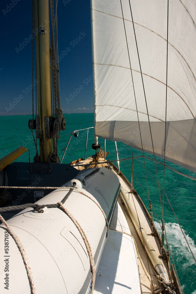 Fototapeta premium sailing on calm turquoise sea with blue sky