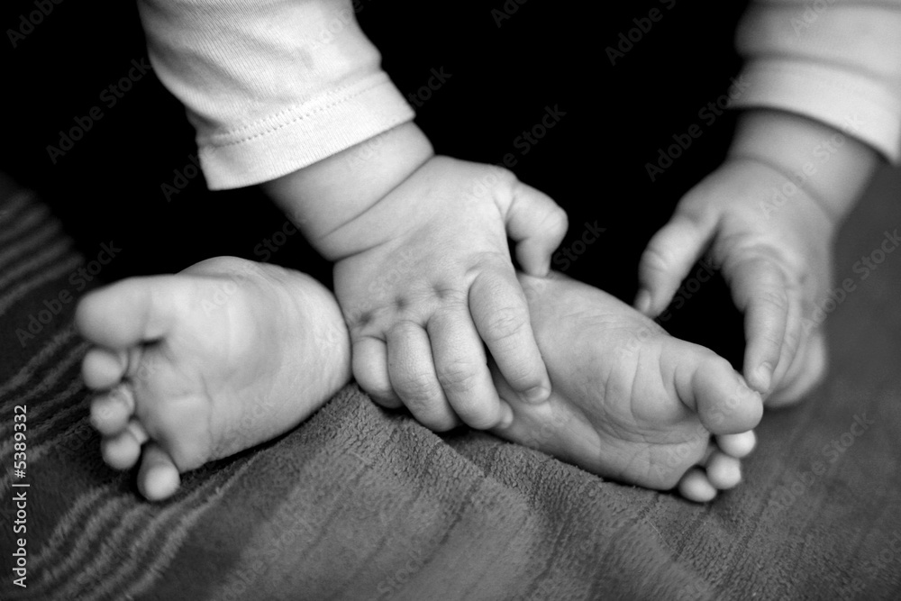 Pieds et mains de bébé