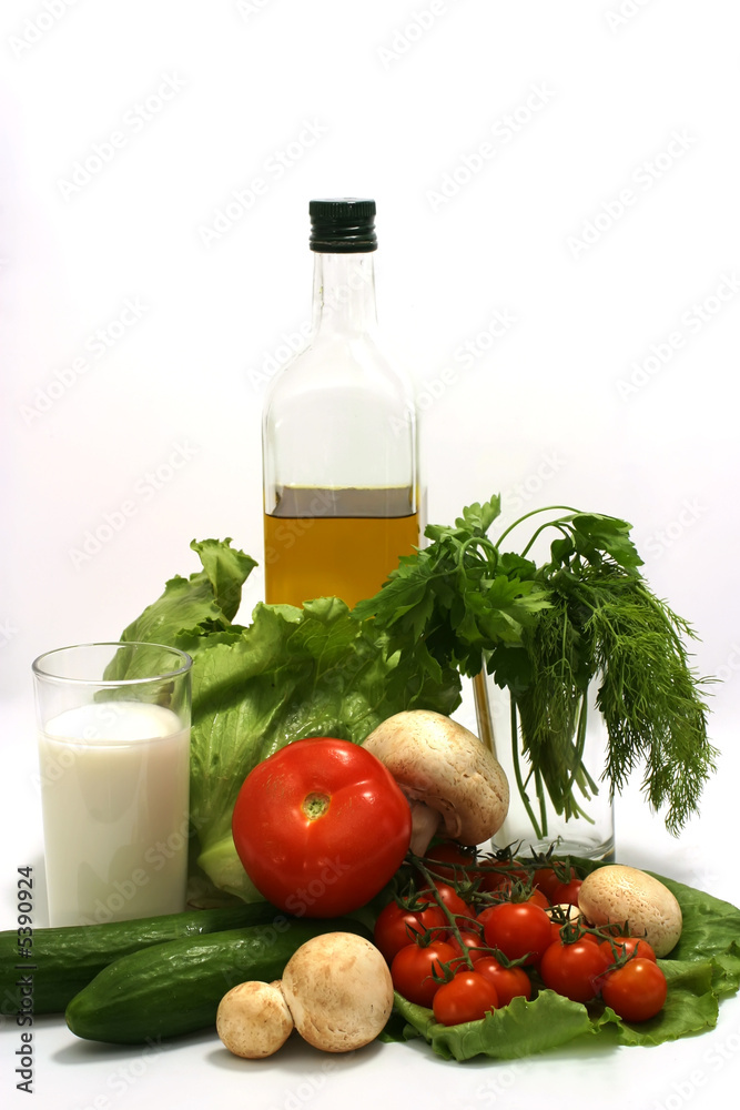 Olive oil,bottle,parsley,tomato,mushroom,cucumber,milk,lettuce Olive oil,bottle,parsley,tomato,mushroom,cucumber,milk,lettuce